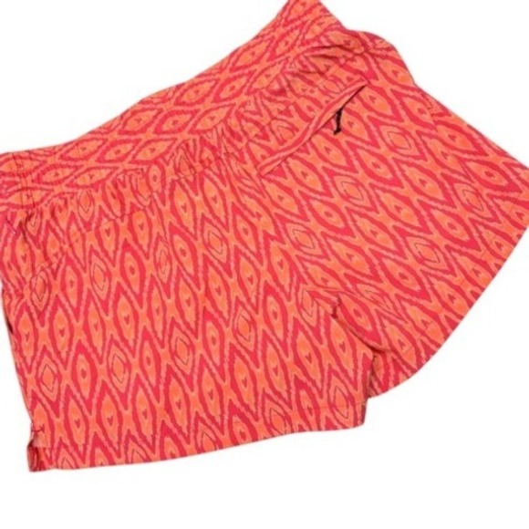 Magellan Outdoors Pink and Orange Patterned Women's Shorts Athletic Hiking - Picture 4 of 7